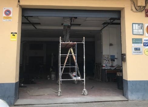 instalacion puerta seccional con motor TOPI LLEIDA