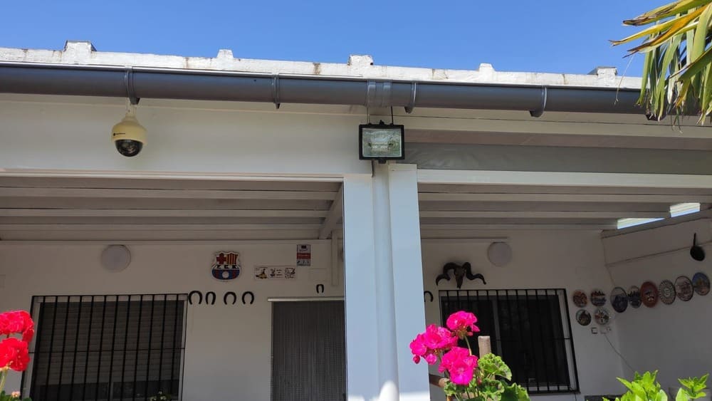 Foto Con Remate y Sin Remate de la colocacion del toldo vertical Topi Lleida