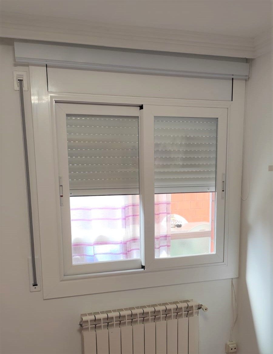 Colocación ventana de aluminio de color Blanco Topi Lleida