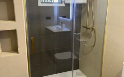 Instalación mamparas en el baño