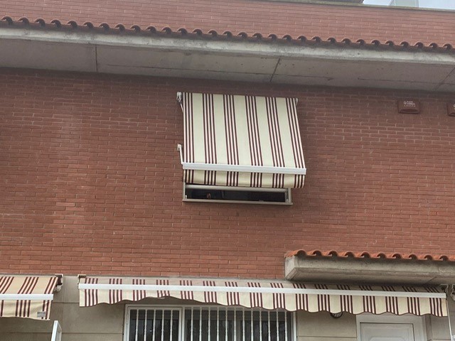 Toldo de punto recto bajado Topi Lleida