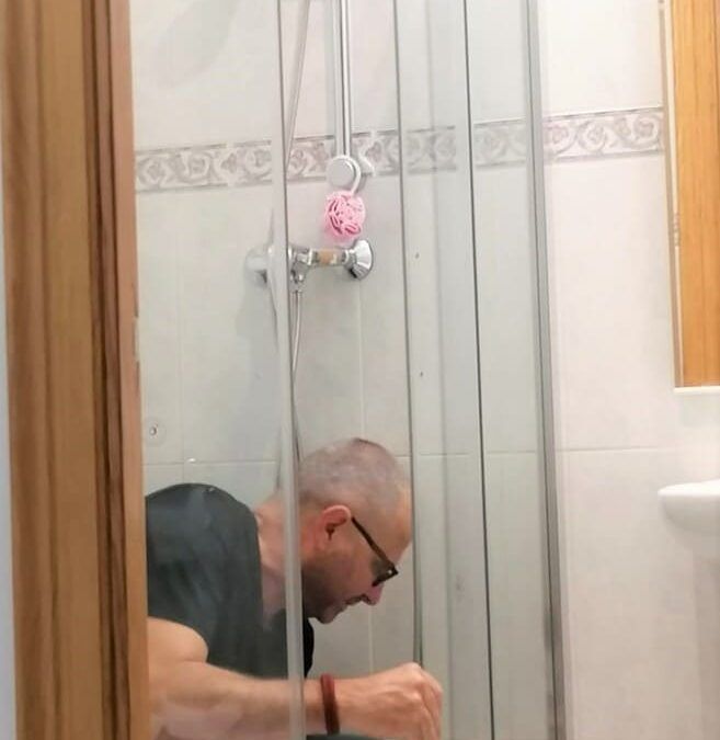 Colocación mampara para la ducha