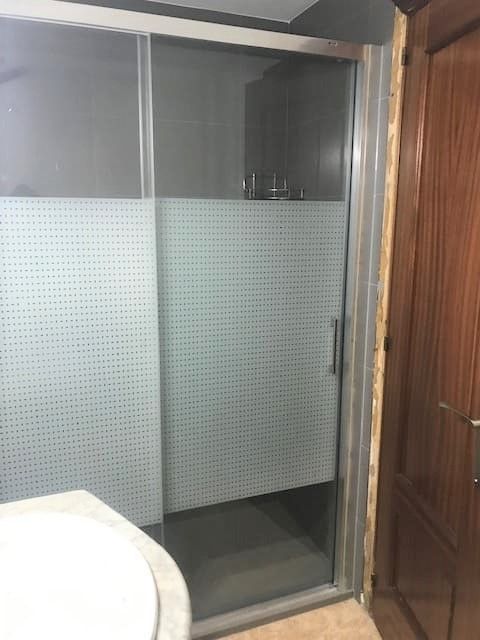 Colocación mampara de ducha Topi Lleida