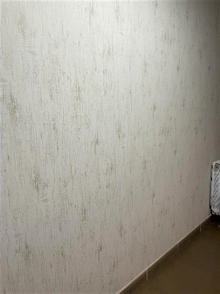 Papel decorativo colocado en la pared de la cocina Lleida