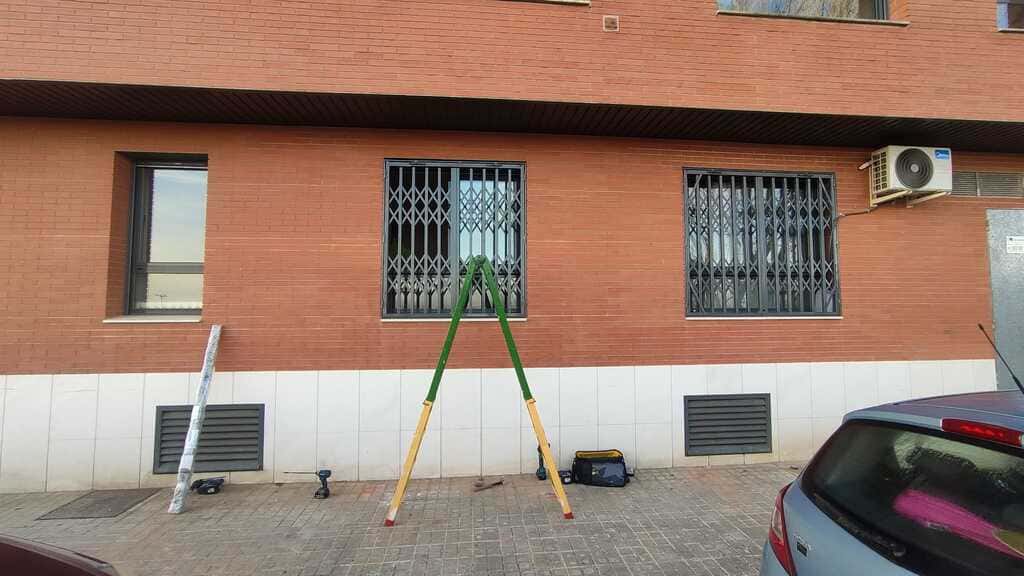 Instalación rejas extensibles de seguridad