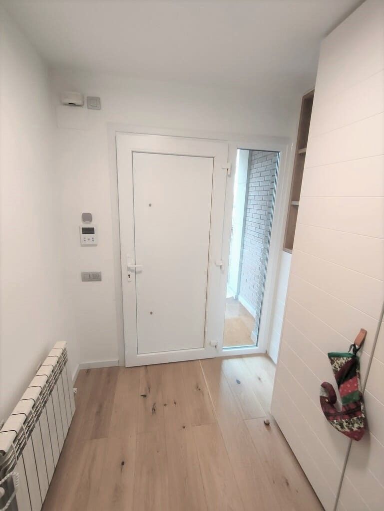 Instalación puerta nueva detalle del interior de la casa Topi Lleida