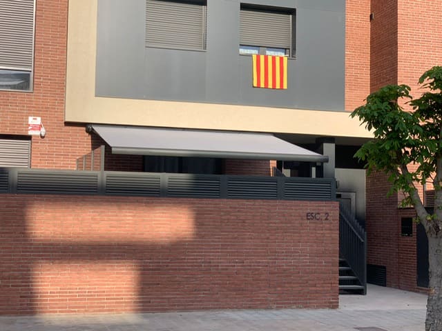 COLOCACION TOLDO COFRE CON MOTOR Y SENSOR DE MOVIMIENTO SOMFY INSTALACIONES TOPI LLEIDA