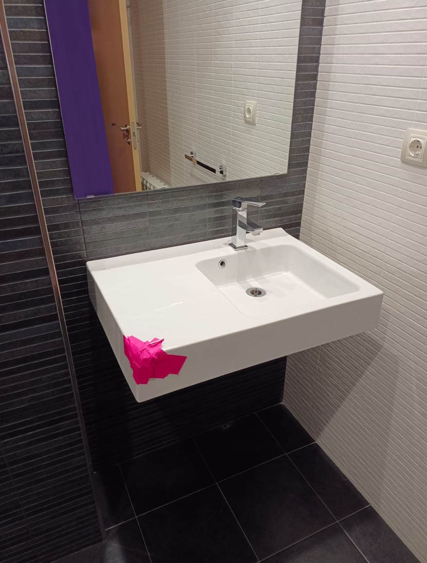 Mueble de baño antiguo antes de cambiar Topi Lleida