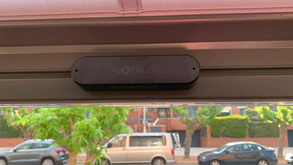 Sensor Movimiento Somfy Topi Lleida toldo colocado en Alpicat