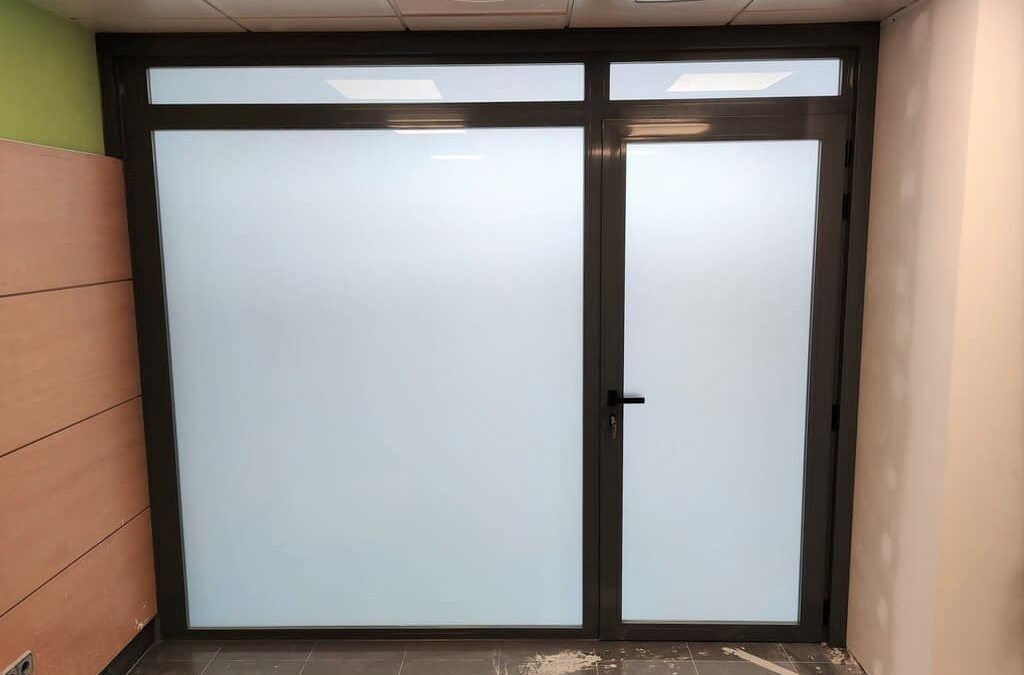 Colocación puerta oficina