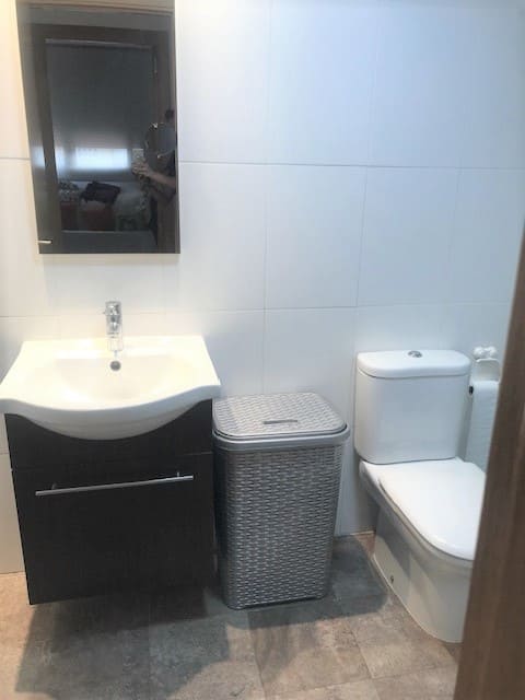 Detalle del baño antiguo antes del cambio Topi Lleida
