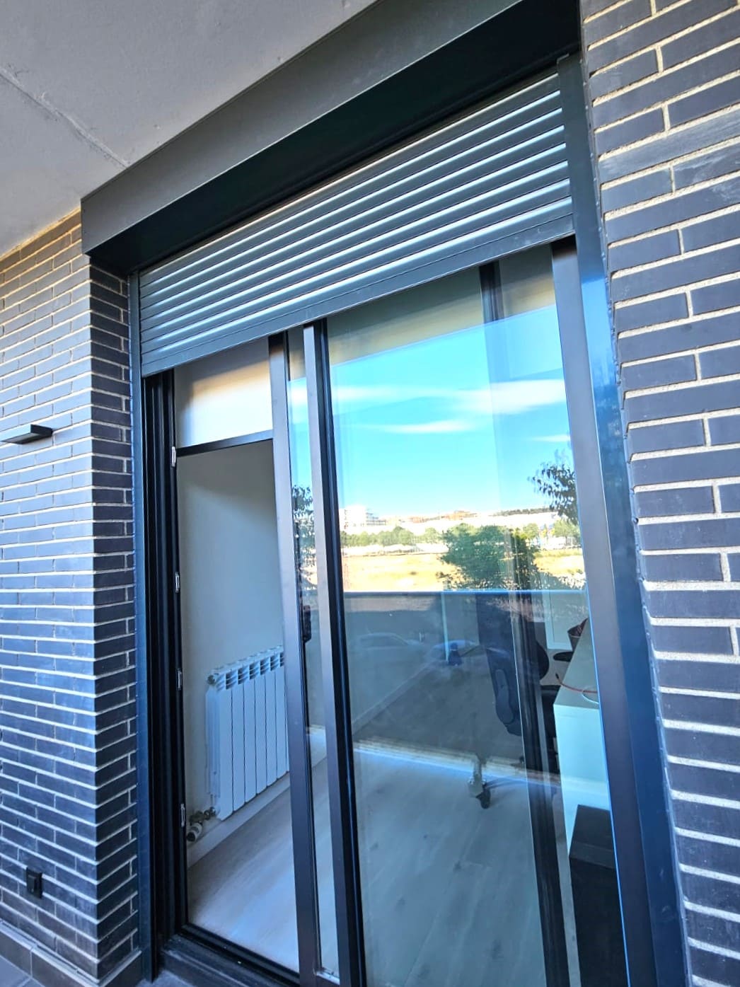 colocación persiana con cajón exterior - instalaciones Topi Lleida