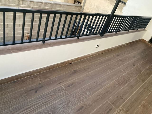 Detalle de la barandilla nueva instalada - Topi en Lleida