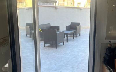 Instalación mosquitera lateral en la puerta de la terraza