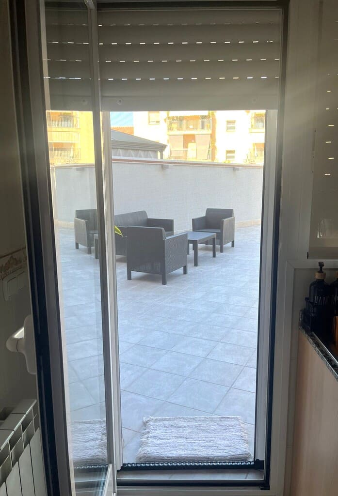 Instalación mosquitera en la puerta de la cocina Topi Lleida