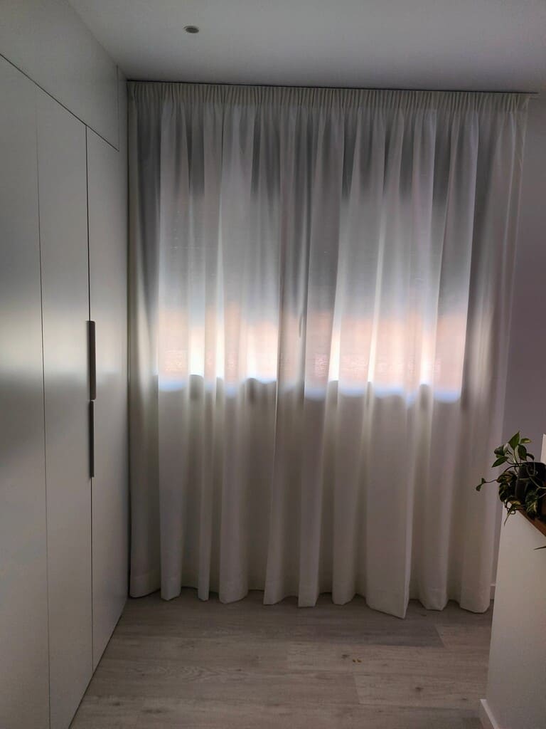 Instalación cortina en barra - Instalaciones Topi Lleida