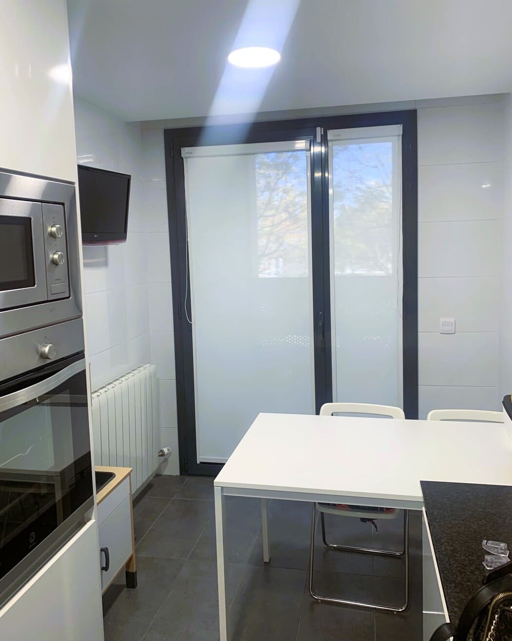 Colocación cortina Fit Box de Bandalux - Instalaciones Topi en Lleida