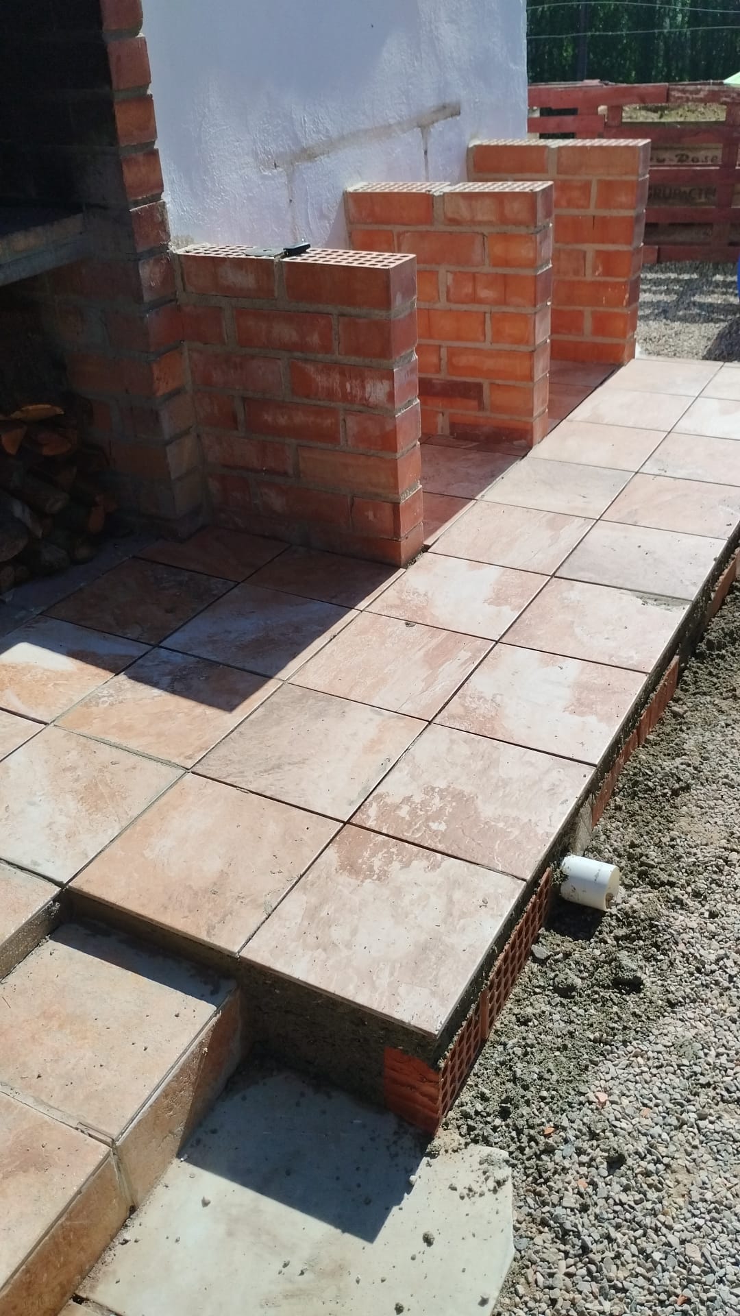 colocación de suelo porcelánico resistente exterior