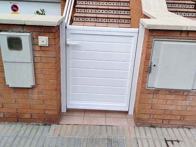 Puerta de jardín de aluminio