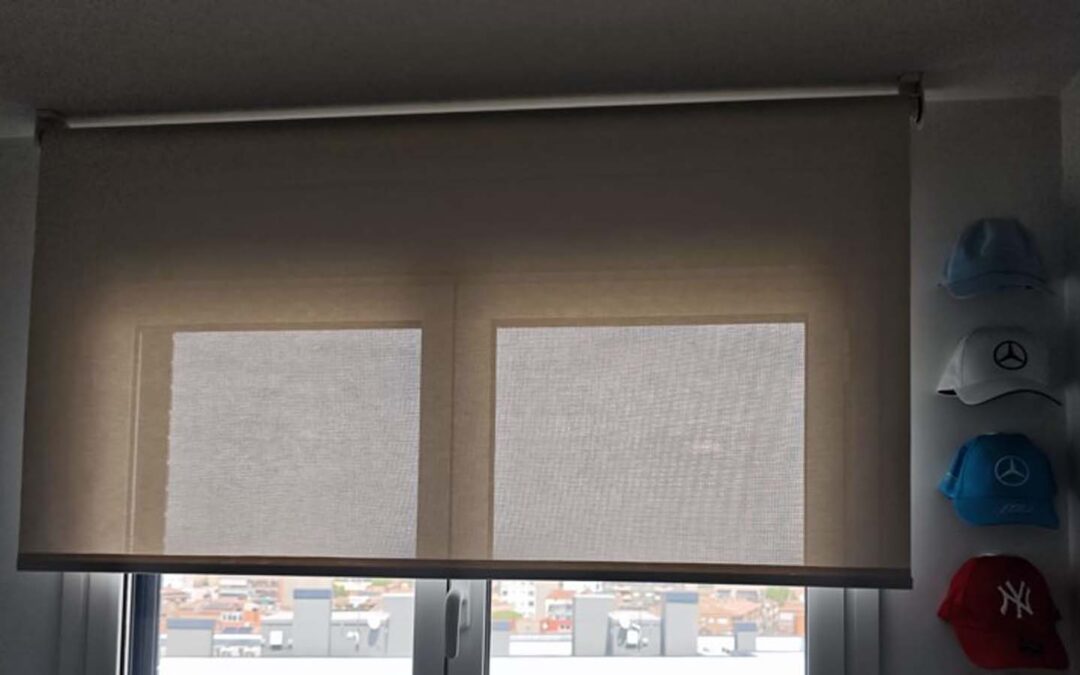 Cortina enrollable en tejido técnico White Linen